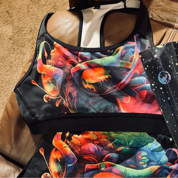 iEDM Psychedelic Alien Rave Set With Sports Bra Bag Bottoms And Fan  - Picture 6 of 6